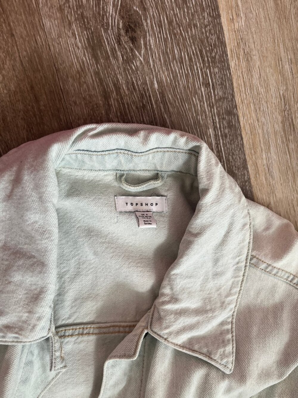 Oversized Fall Light Wash Blue Denim Jacket with Pockets!! - Picture 2 of 7